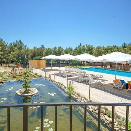 Spacious With Breakfast Included Lozovac