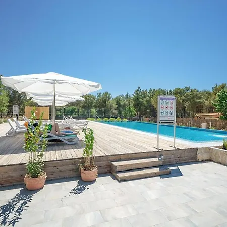 Spacious With Breakfast Included * Lozovac