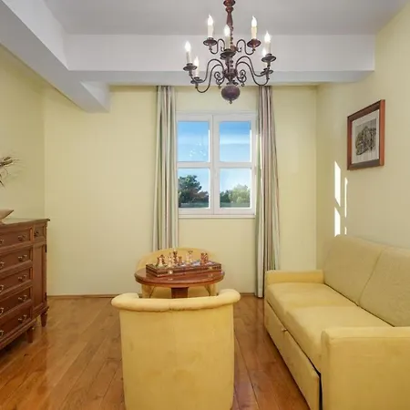 Guest house Spacious With Breakfast Included