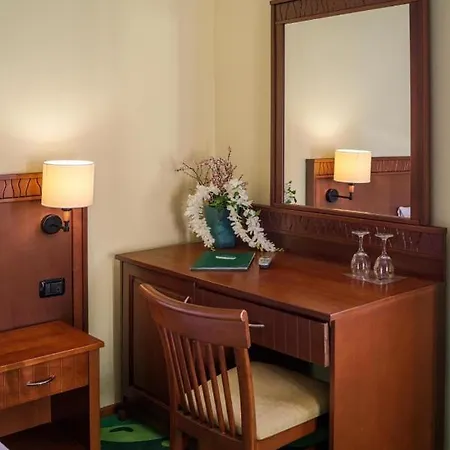 Spacious With Breakfast Included Lozovac
